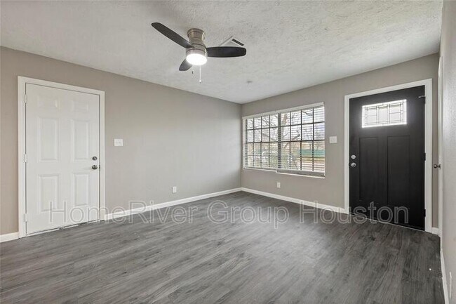 Foto del edificio - 4702 Kennedy Heights Blvd