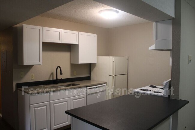 Building Photo - 1530 Warren St