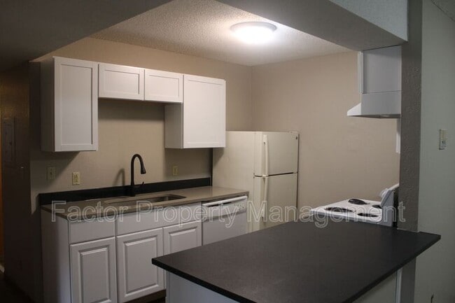 Photo - 1530 Warren St Apartment