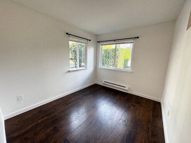 Foto del edificio - Saybrook condo one bedroom, including parking