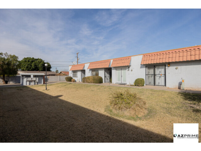 Foto del edificio - Don't miss this Beautiful 2/1 Phoenix Cond...