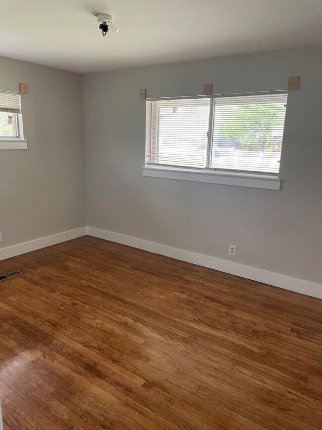 Foto del edificio - 1302 Ridgefield Cir