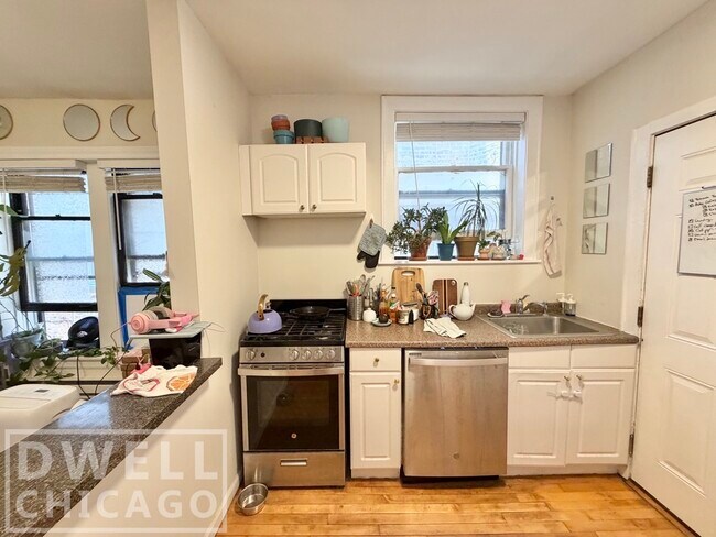 Foto del edificio - 2135 W Giddings St
