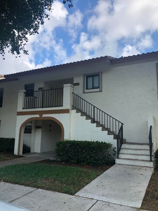 Building Photo - 301 Olivewood Pl