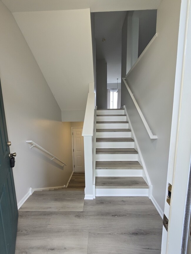 Building Photo - 2558 Hatfield Ct