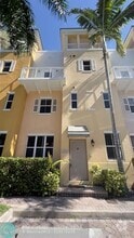 Building Photo - 2304 Vintage Dr