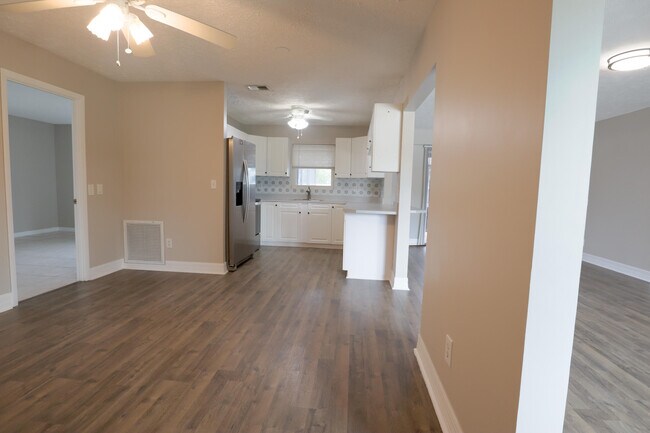 Building Photo - 1285 SE Port St Lucie Blvd
