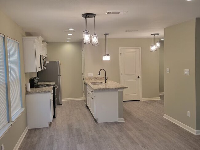 Foto del edificio - 7966 Fowlie St