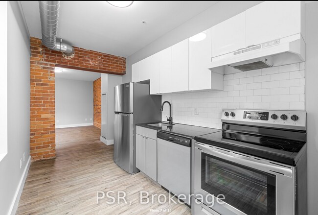 Photo du bâtiment - 2870 Dundas St W