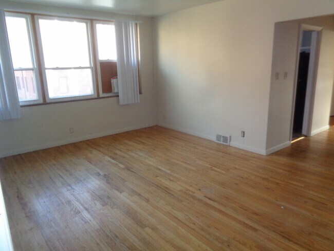 Building Photo - 810 Whitmore Rd