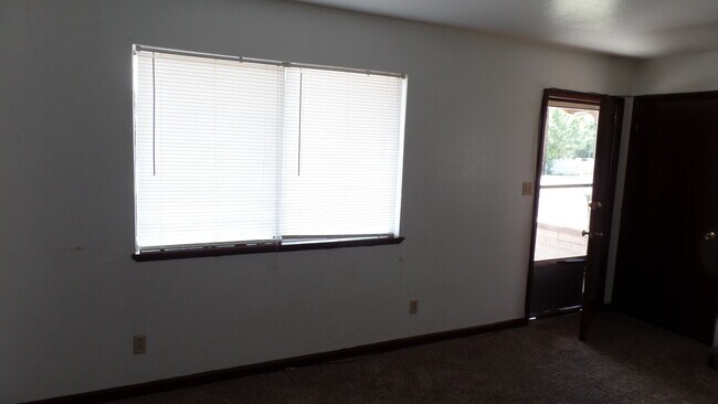 Building Photo - 800 Edison Ave