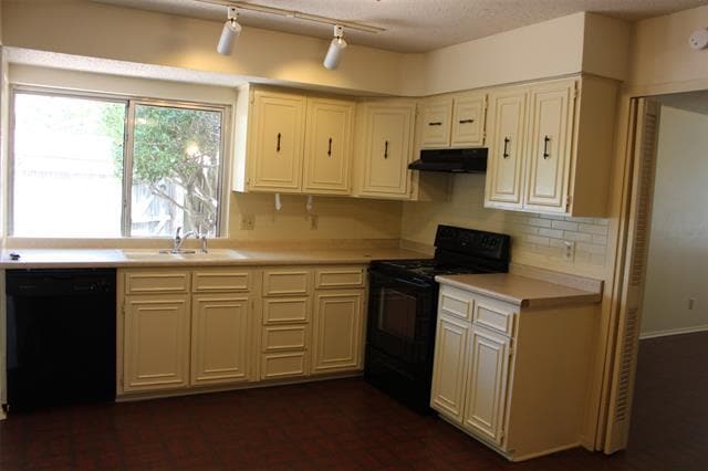 Building Photo - 3513 Wildwood Cir
