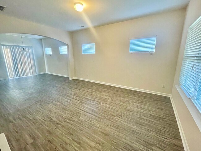 Foto del edificio - Luxurious 2 story 3 bedroom 2.5 bath townhomes. Located in Salisbury.