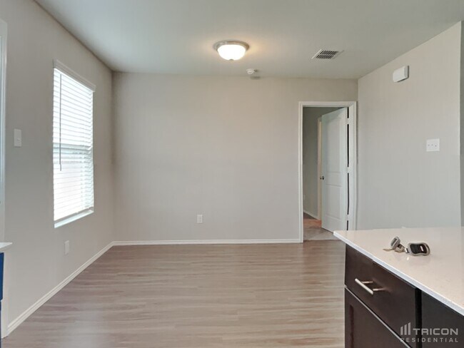 Foto del edificio - 405 Blue Crow Ln