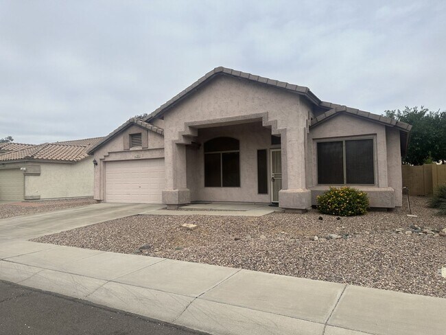 Foto del edificio - Single-level 3-bedroom home in a desirable Chandler location featuring a 2-car garage and tile ro...