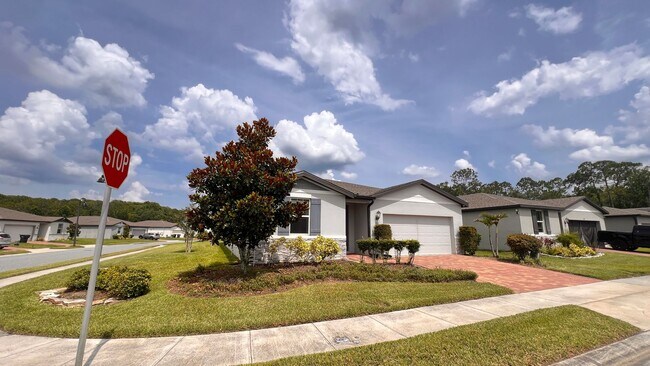 Building Photo - Incredible, 4 Bedroom, 2 Bathroom Home in ...