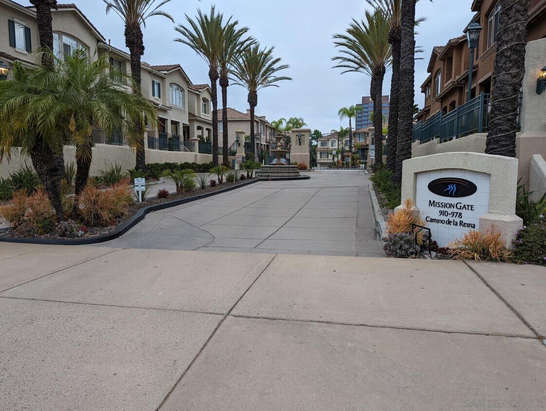 962 Camino De La Reina, San Diego, CA 92108 Townhome Rentals in San