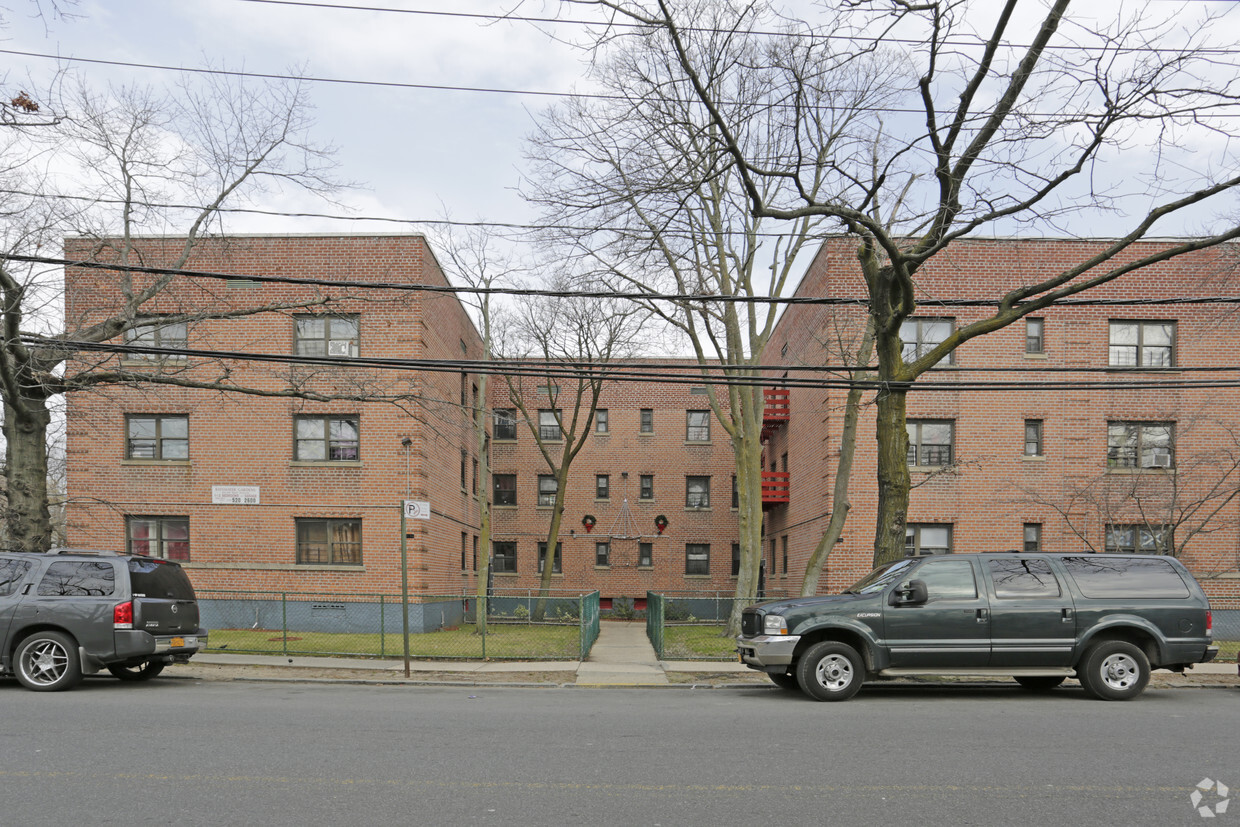 Building Photo - 2334 Mott Ave