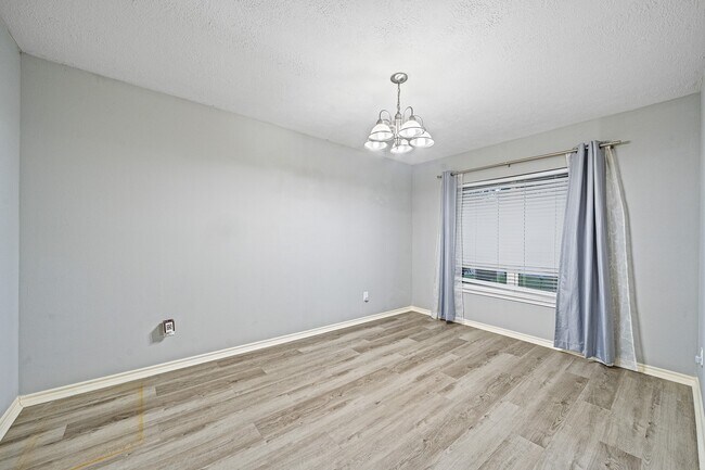 Foto del edificio - 6727 High Stone Ln