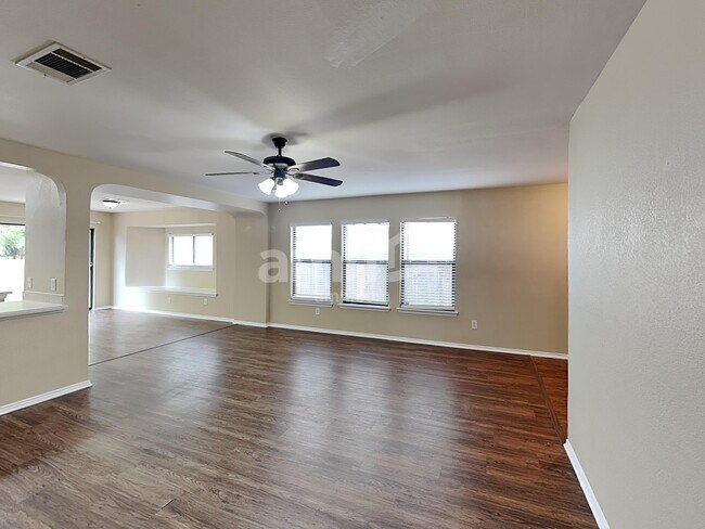 Foto del edificio - 1227 Deerhound Pl