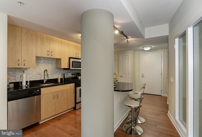 Building Photo - 475 K St NW