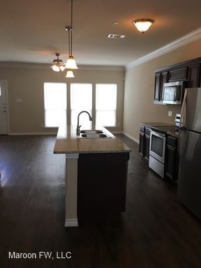 Building Photo - 101-149 E Maple Ridge Ct