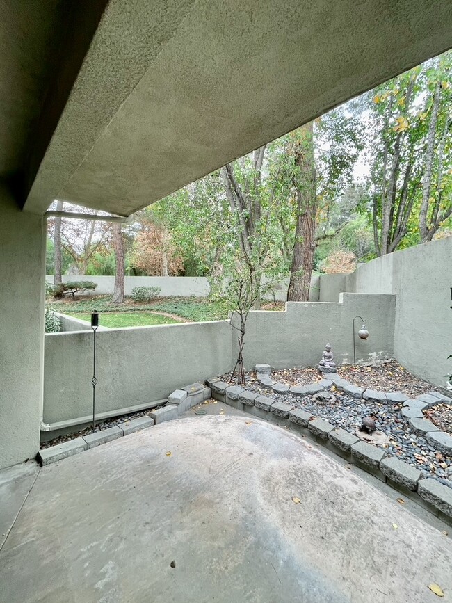 Building Photo - 23943 Arroyo Park Dr