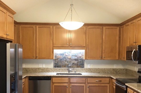 Large granite kitchen - 3305 I St