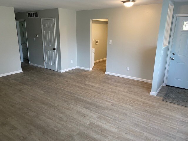 Building Photo - 2337 Hanna Dr