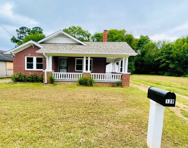 Building Photo - Section 8 Approved 3bedroom 1 Bath