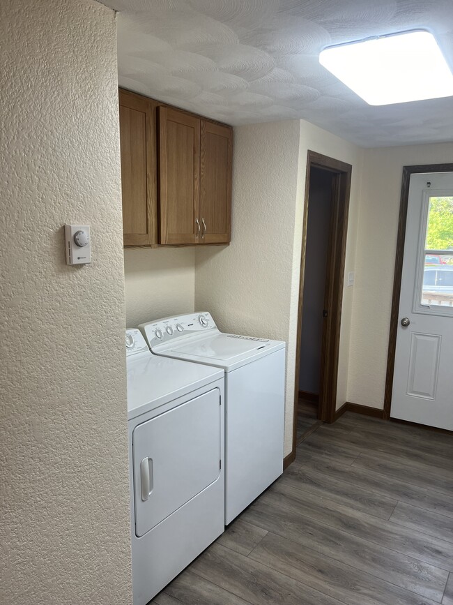 Entry / Washer Dryer - 2055 Louisburg Rd