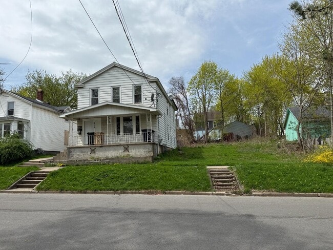 Building Photo - 912 Saratoga St