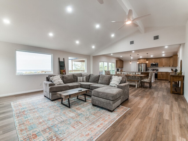 Building Photo - 268 White Oak Dr