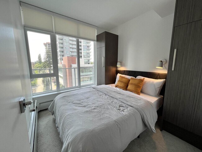 Photo du bâtiment - 13350 Central Ave