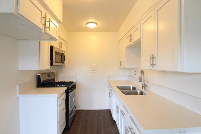 Building Photo - 1 bedroom in Van Nuys CA 91405