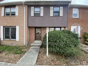 Building Photo - 5209 Heritage Dr