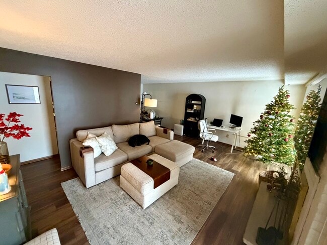 Building Photo - 3720 Independence Ave S