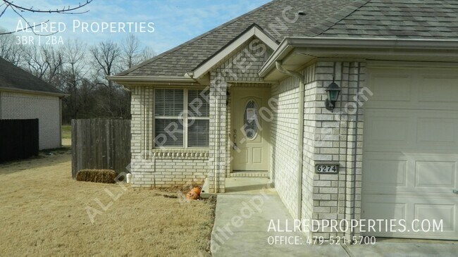 Building Photo - Fayetteville Duplex: Lawn care included