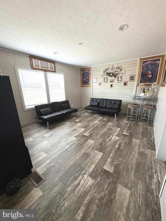 Foto del edificio - 8236 Camden Rd