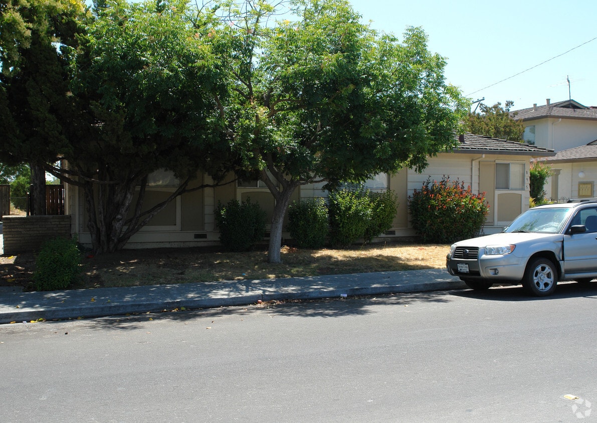 Building Photo - 895 Bing Drive