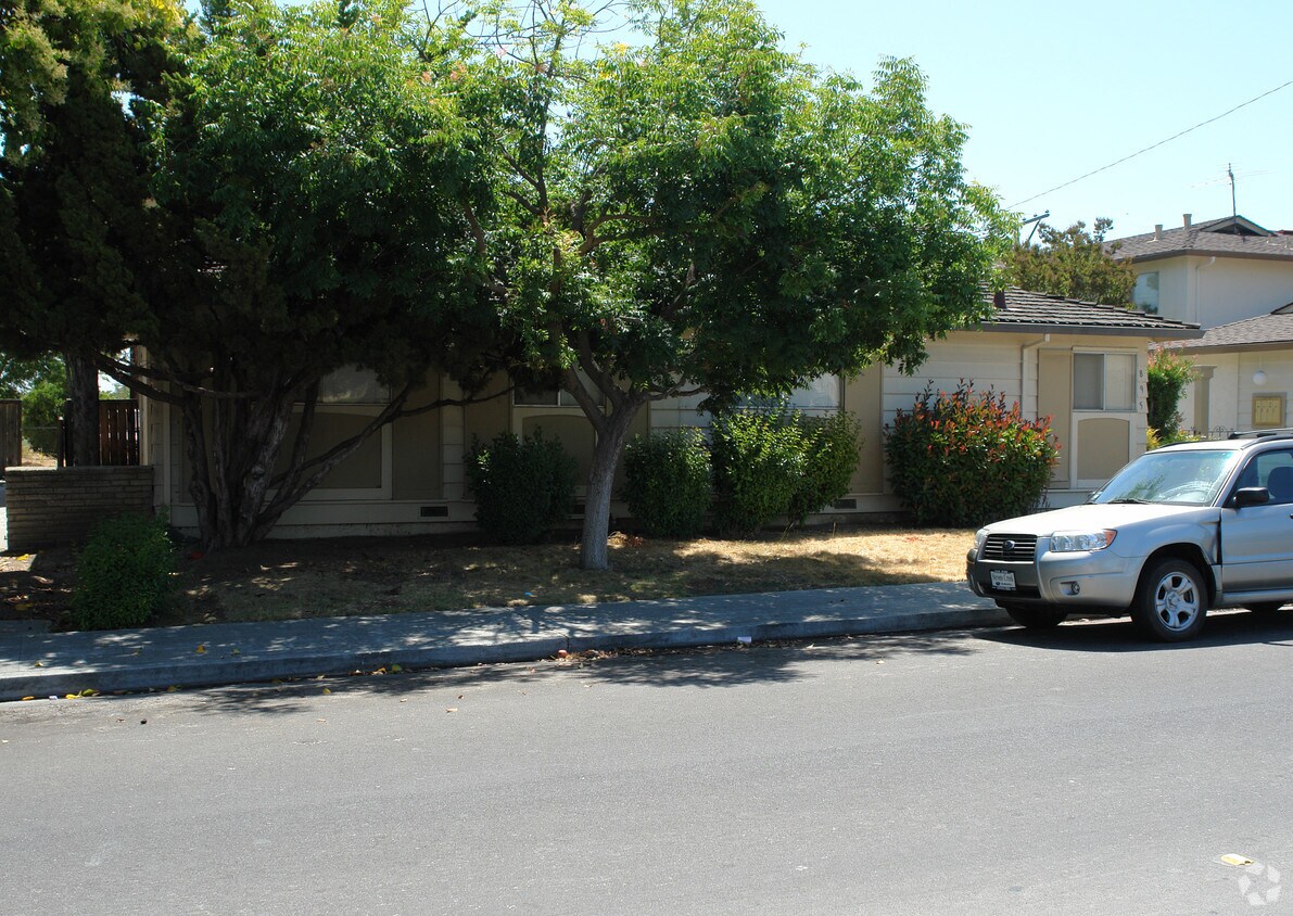 Foto del edificio - 895 Bing Drive