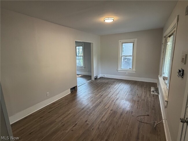 Building Photo - 170 Stone St
