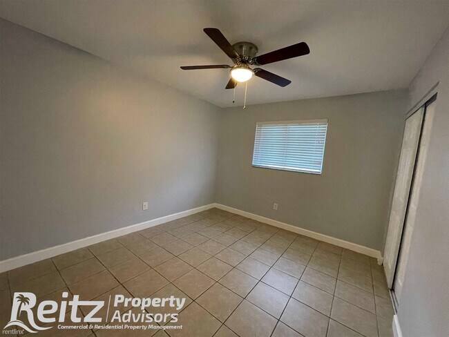 Foto del edificio - 3 br, 2 bath Duplex - 4231-4233 Pine Drop ...