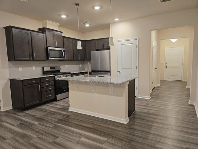 Building Photo - 883 Falls Grove Trl