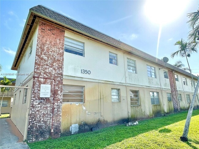 Building Photo - 1350 NE 119th St