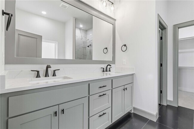 Foto del edificio - 930 Trestle Ln