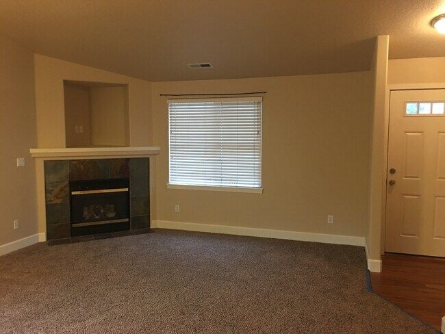 Foto del edificio - Single level home in Foxborough!