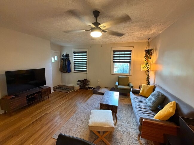 Photo - 306 N 11th St Apartment