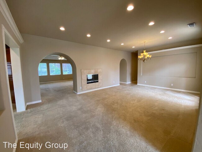 Building Photo - 4 br, 2.5 bath House - 2005 N Cottonwood