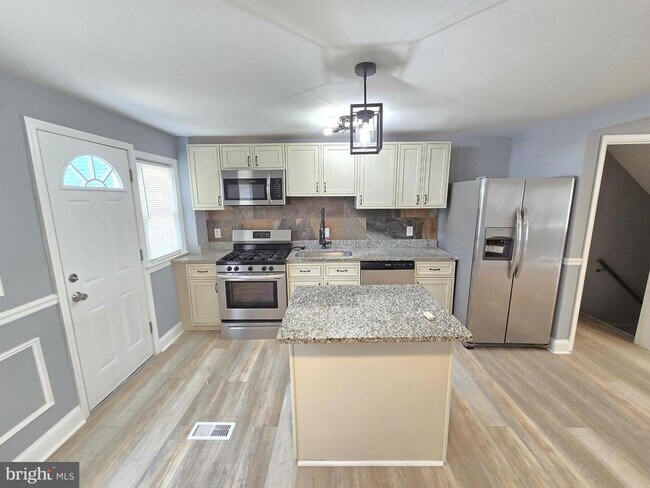 Foto del edificio - 3736 Elmley Ave